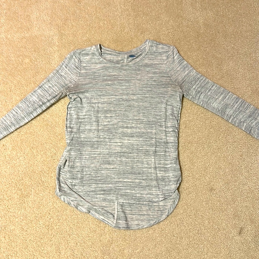 Old Navy, soft long sleeves shirt perfect for going out or everyday wear